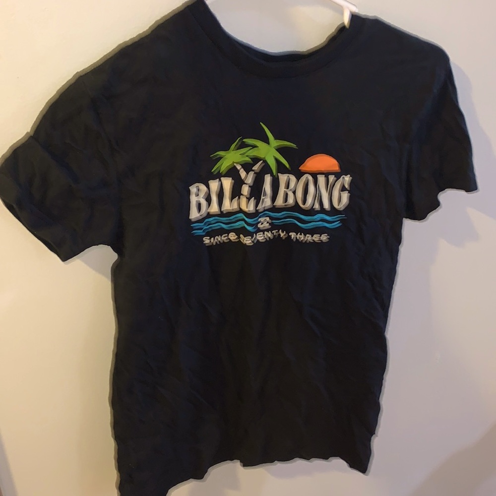 billabong Black T-shirt it says it’s a small in boys but looks like a large